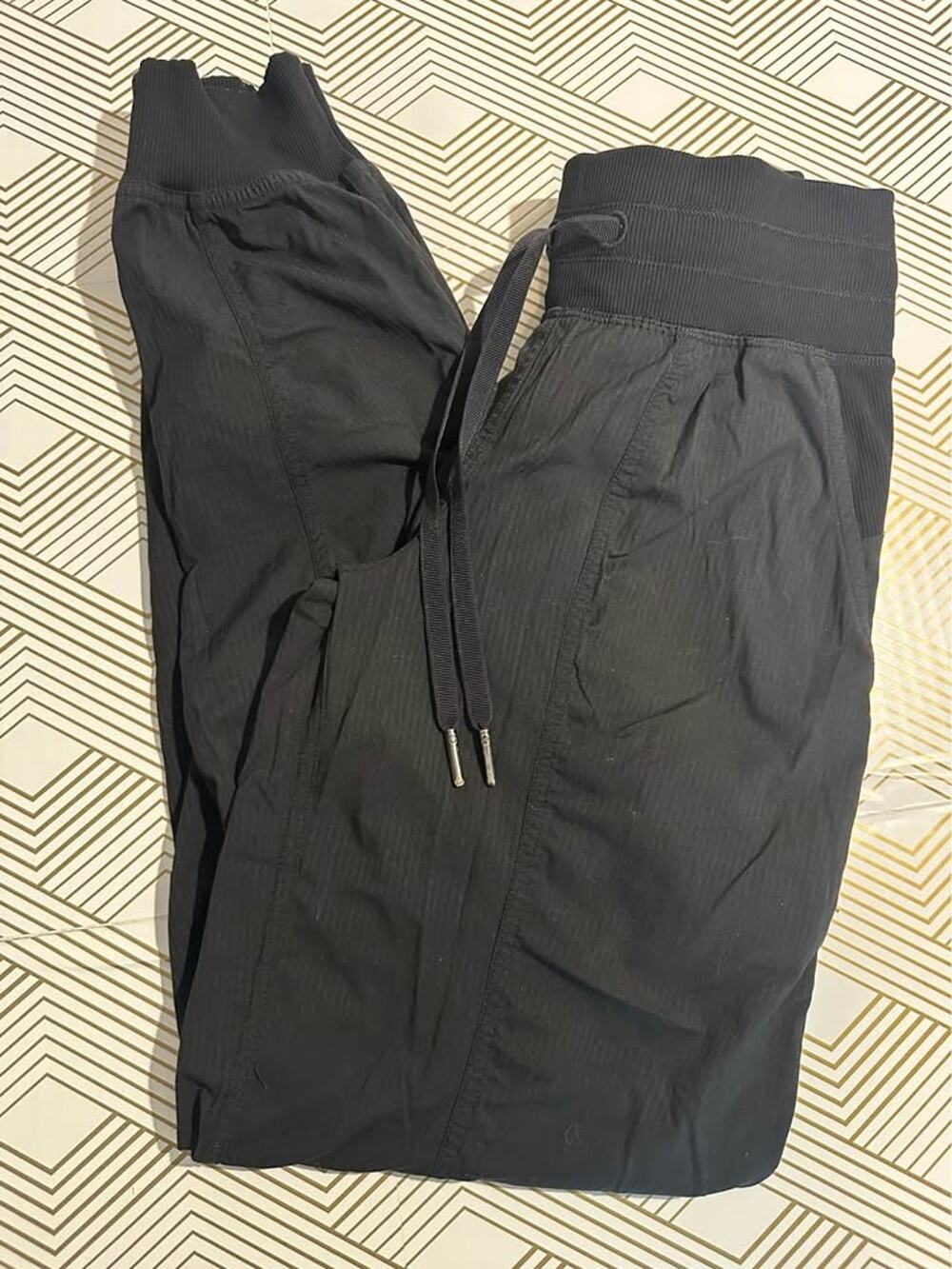 Lululemon Size 0 Dance Studio Mid-Rise Jogger
Black